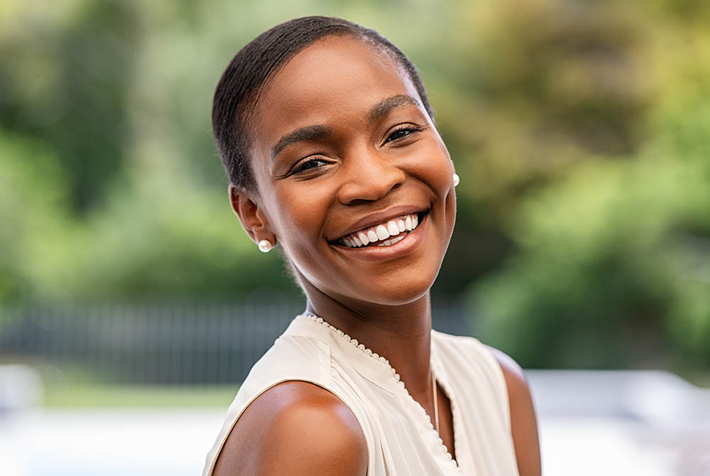 Portrait of beautiful mature african woman looking at camera outdoor-1000x670